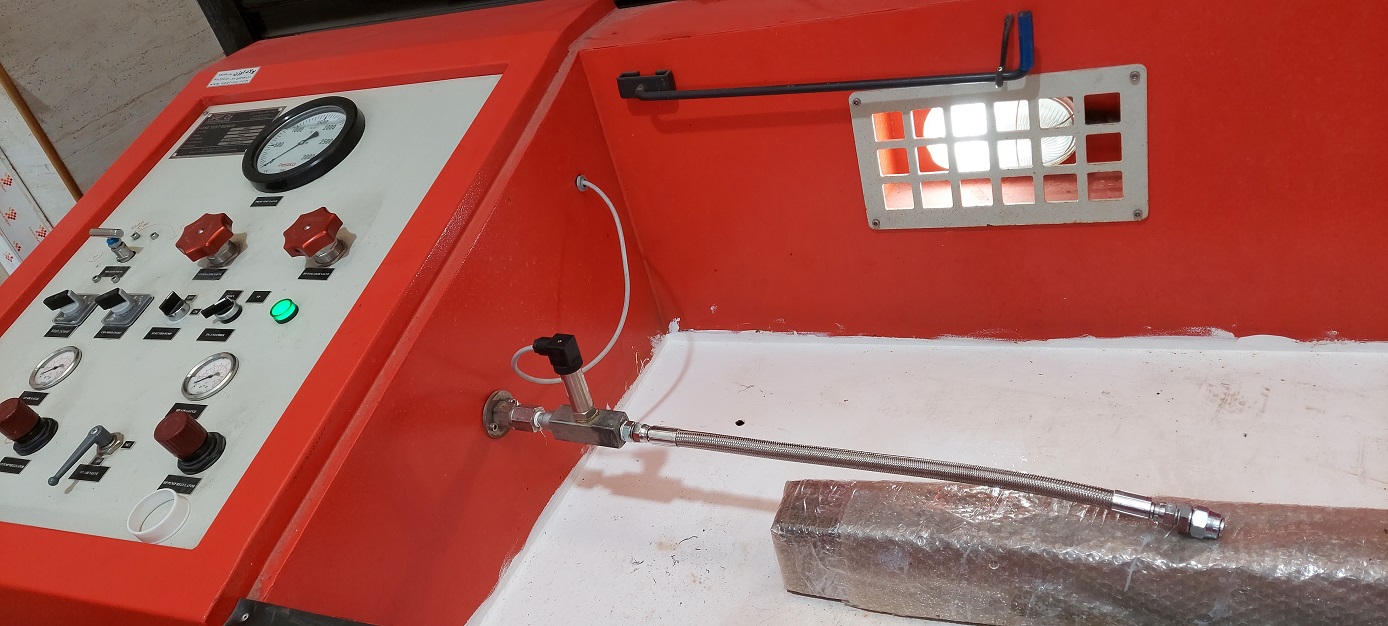 شیلنگ هیدرولیک یک لایه سیم با سرشیلنگی مستقیم  پرچی 37DEG. UNF دارای گواهی تست